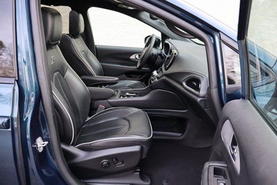 2025 Chrysler Pacifica Limited S