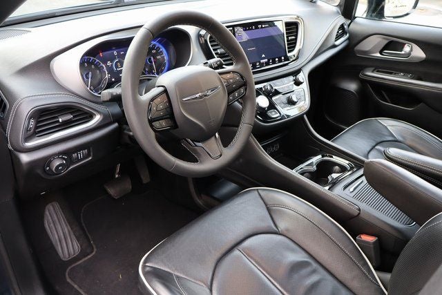 2025 Chrysler Pacifica Limited S