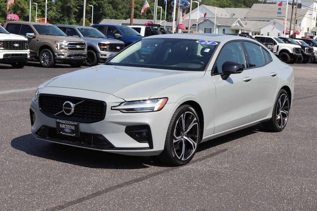 2024 Volvo S60 B5 Core Dark Theme