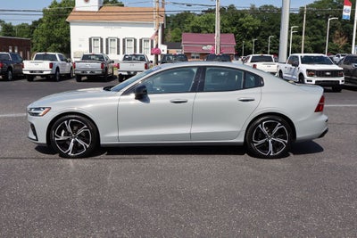 2024 Volvo S60 B5 Core Dark Theme