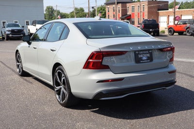 2024 Volvo S60 B5 Core Dark Theme