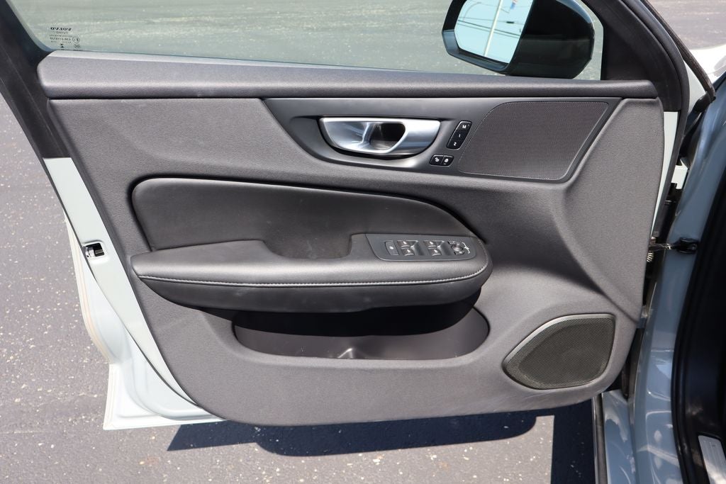 2024 Volvo S60 B5 Core Dark Theme