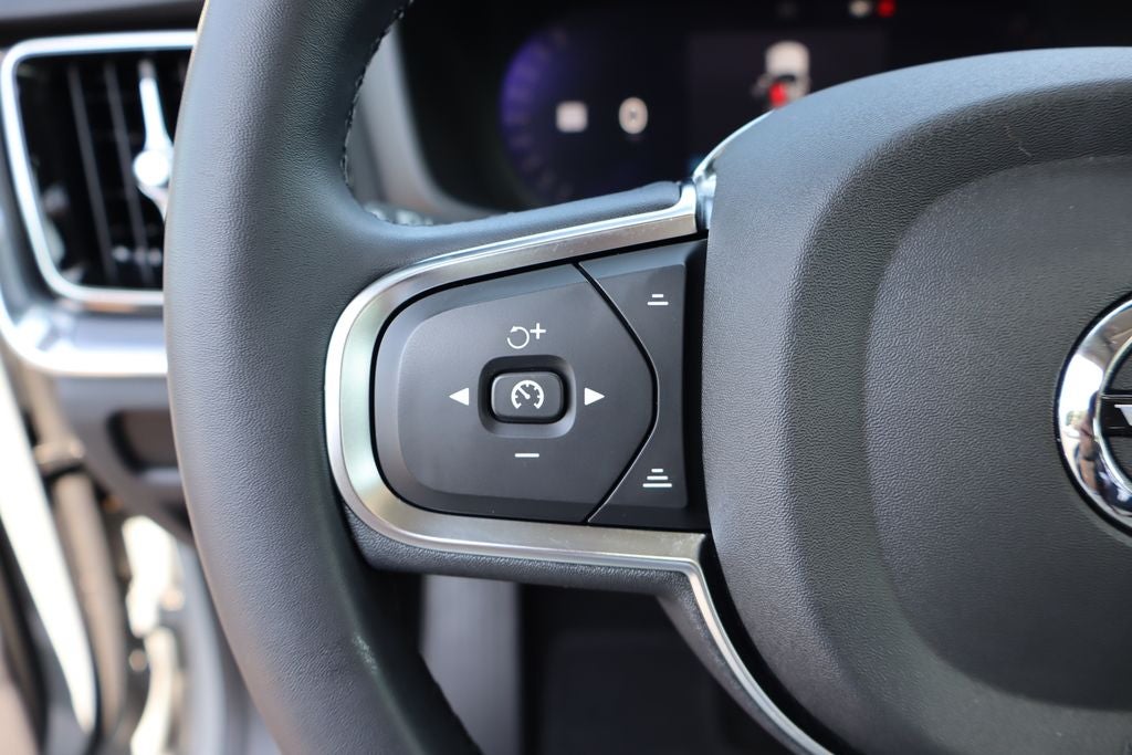 2024 Volvo S60 B5 Core Dark Theme