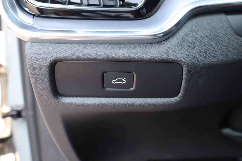 2024 Volvo S60 B5 Core Dark Theme