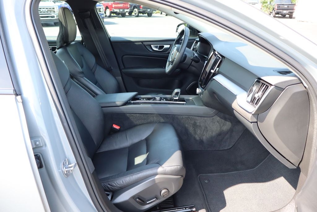 2024 Volvo S60 B5 Core Dark Theme