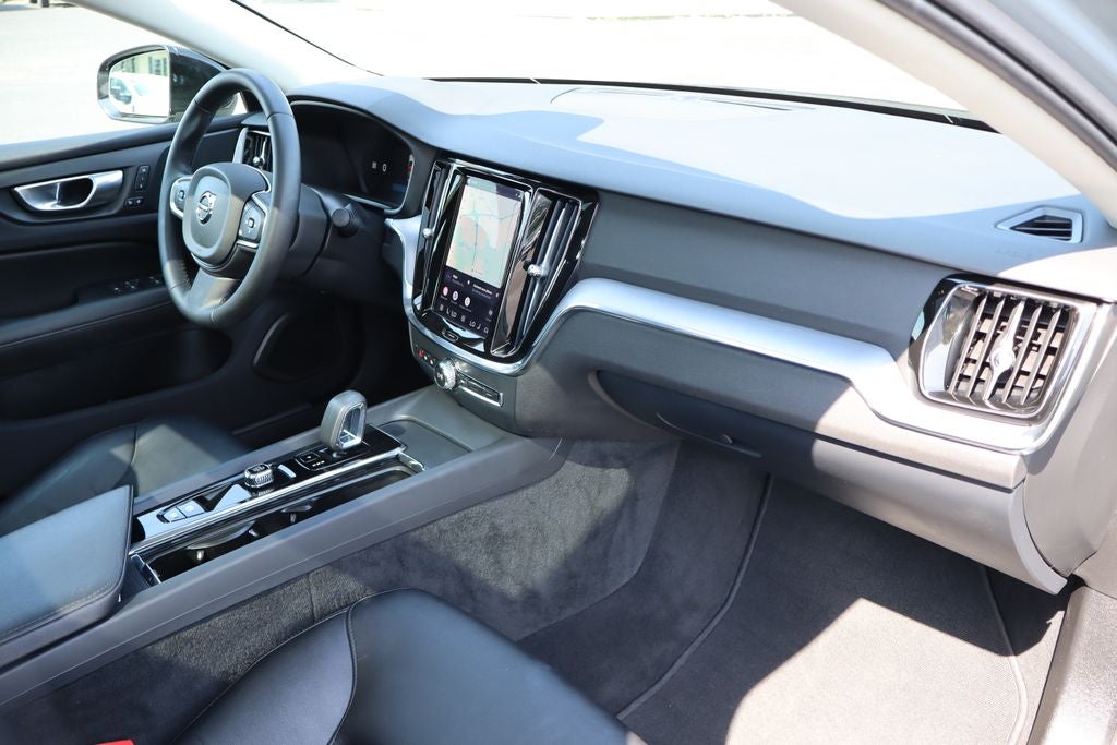 2024 Volvo S60 B5 Core Dark Theme