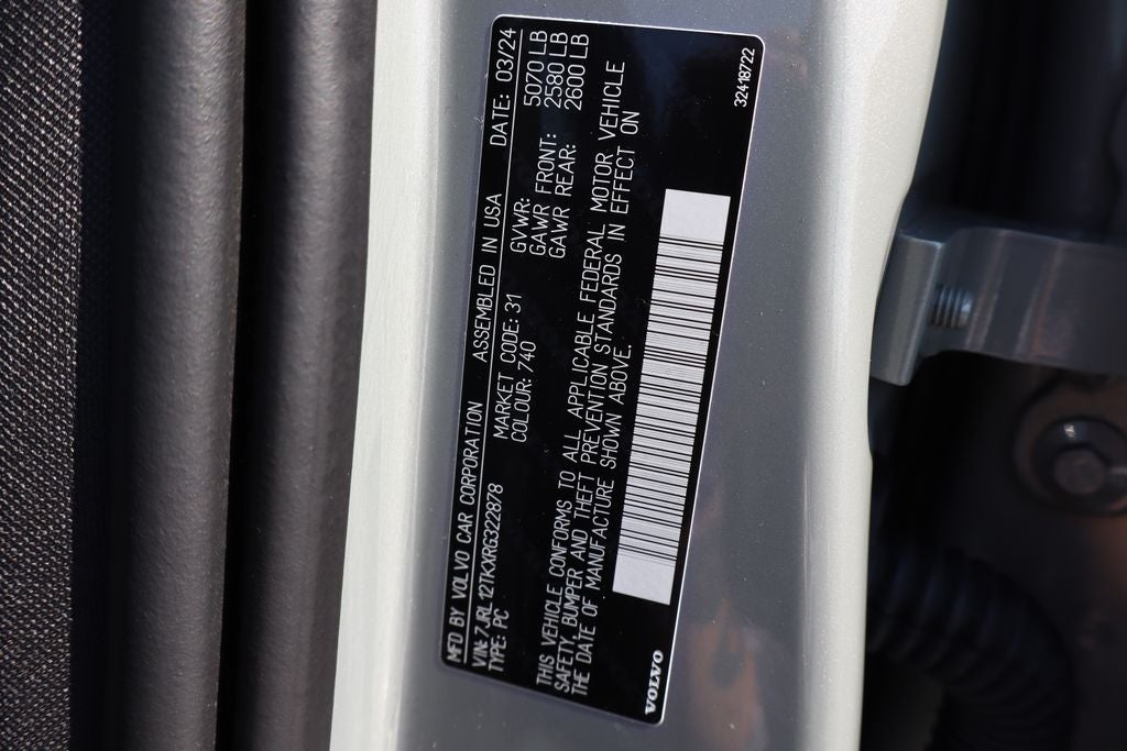 2024 Volvo S60 B5 Core Dark Theme
