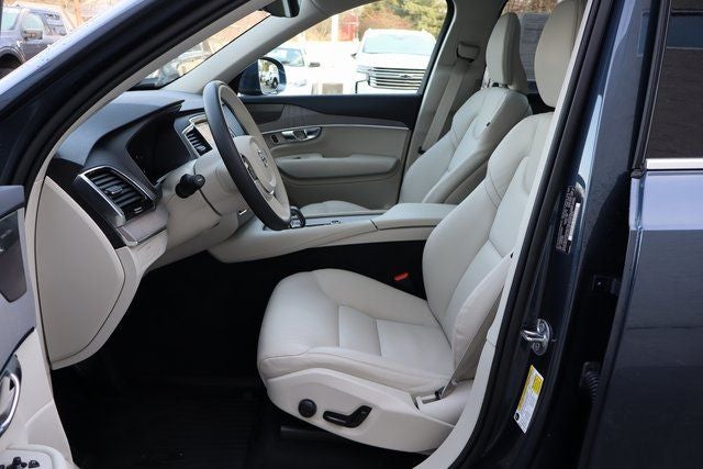 2025 Volvo XC90 B6 Plus 7-Seater