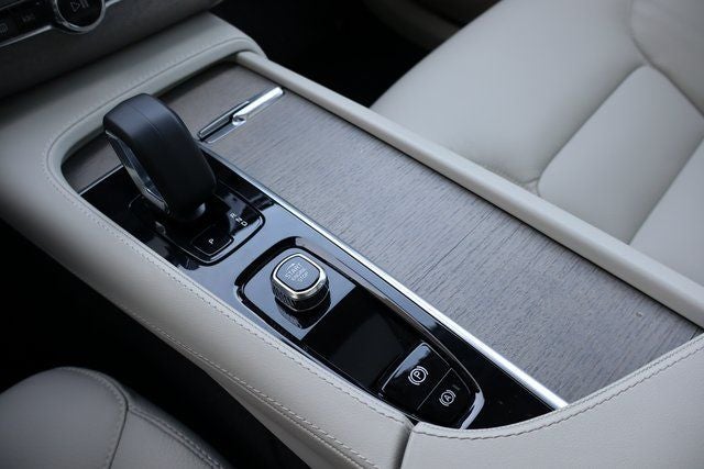 2025 Volvo XC90 B6 Plus 7-Seater