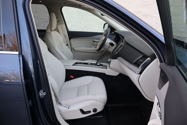 2025 Volvo XC90 B6 Plus 7-Seater