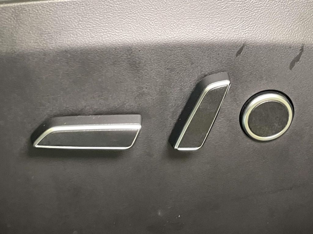 2025 Tesla Model X Base