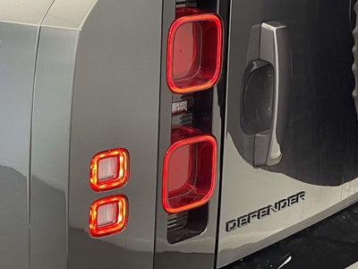 2025 Land Rover Defender 90 X-Dynamic SE