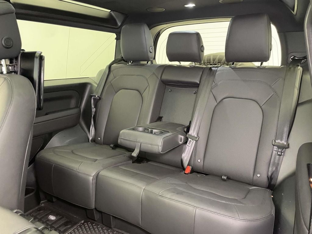 2025 Land Rover Defender 90 X-Dynamic SE