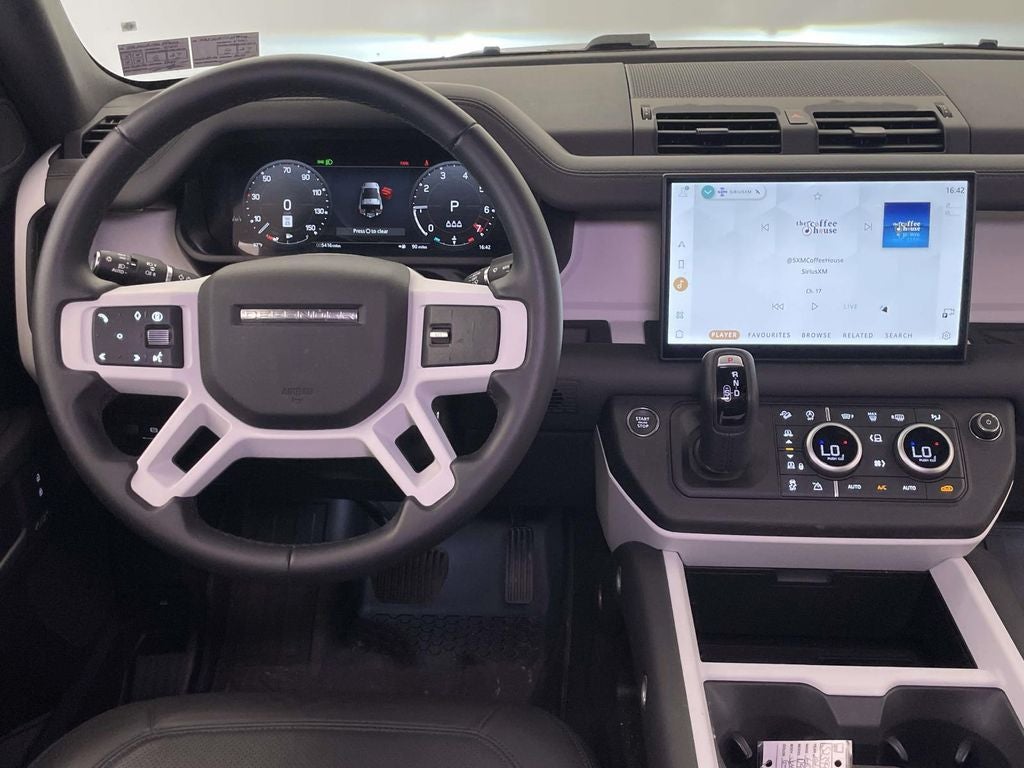 2025 Land Rover Defender 90 X-Dynamic SE
