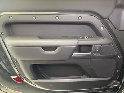2025 Land Rover Defender 90 X-Dynamic SE