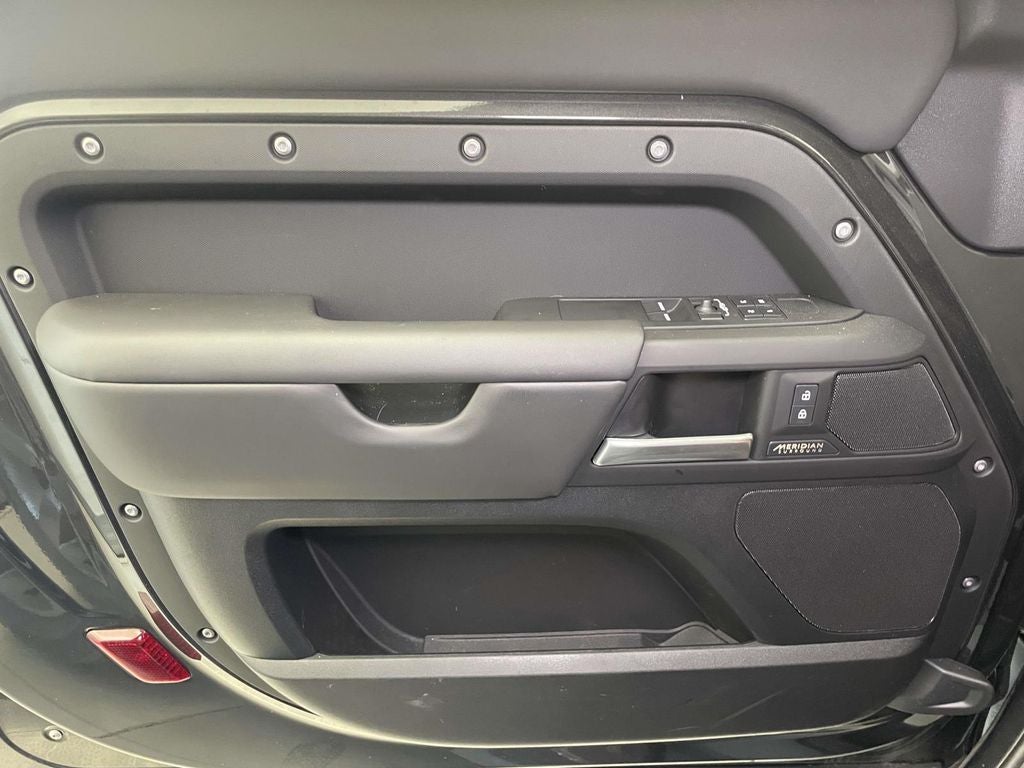 2025 Land Rover Defender 90 X-Dynamic SE