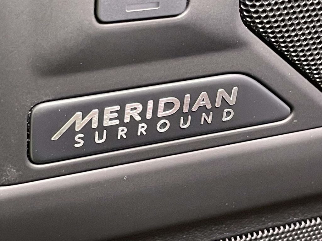 2025 Land Rover Defender 90 X-Dynamic SE