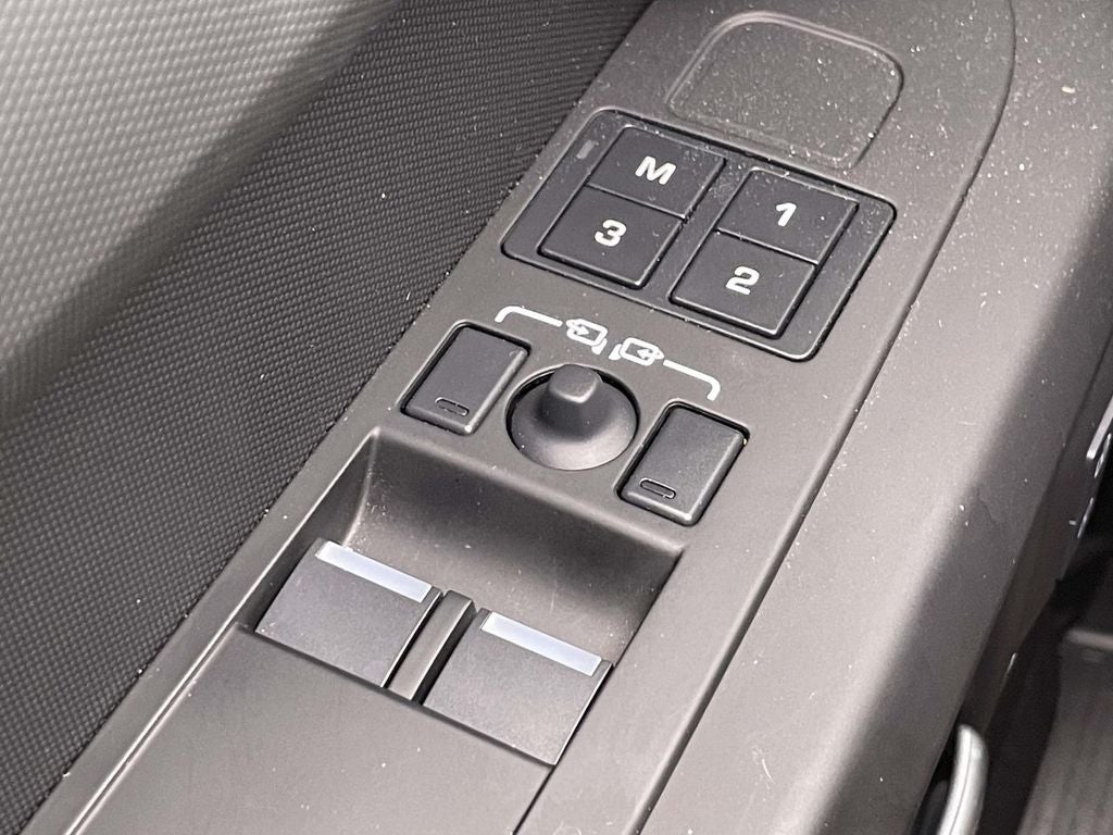 2025 Land Rover Defender 90 X-Dynamic SE