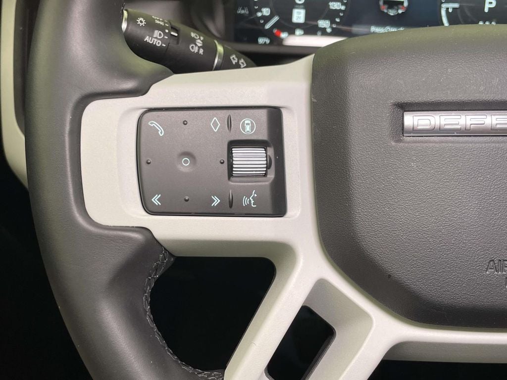 2025 Land Rover Defender 90 X-Dynamic SE