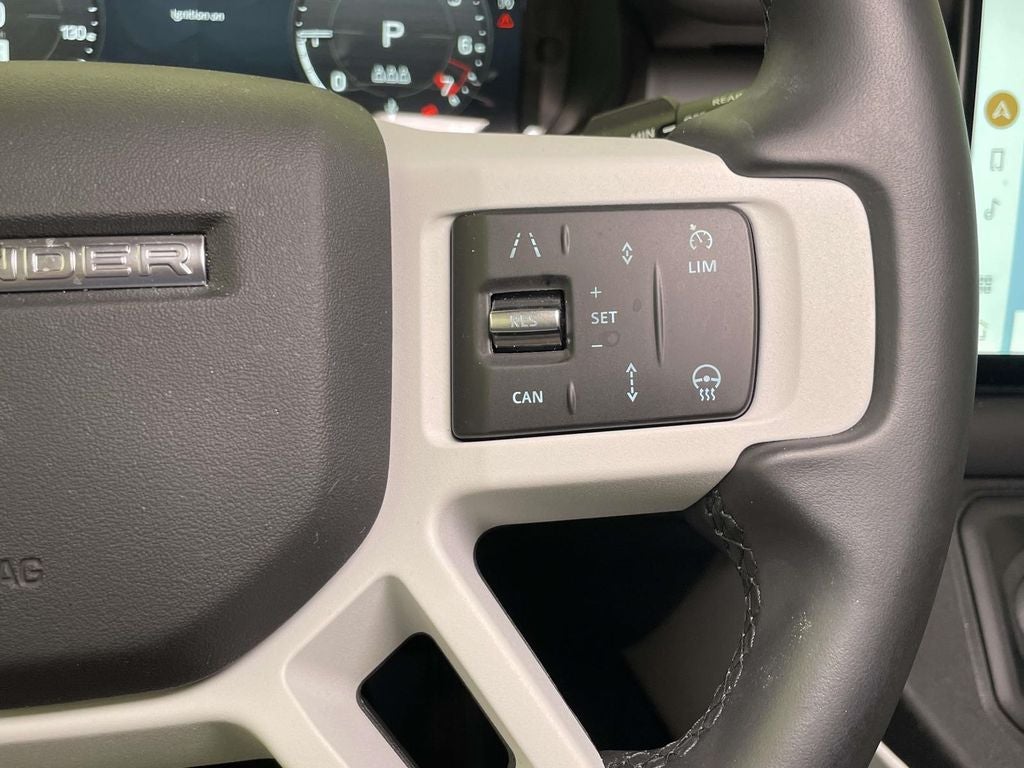2025 Land Rover Defender 90 X-Dynamic SE