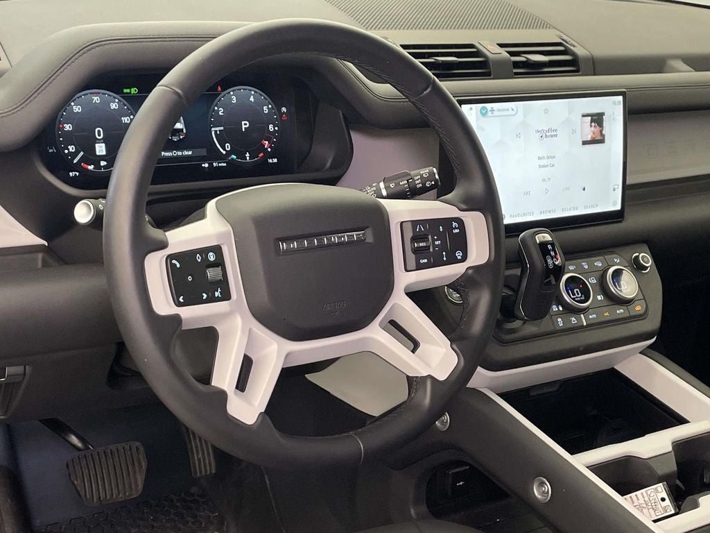 2025 Land Rover Defender 90 X-Dynamic SE