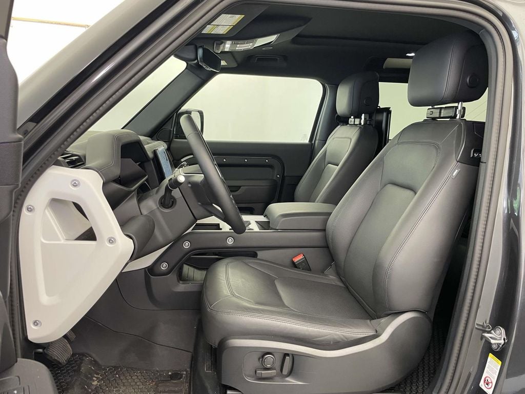 2025 Land Rover Defender 90 X-Dynamic SE