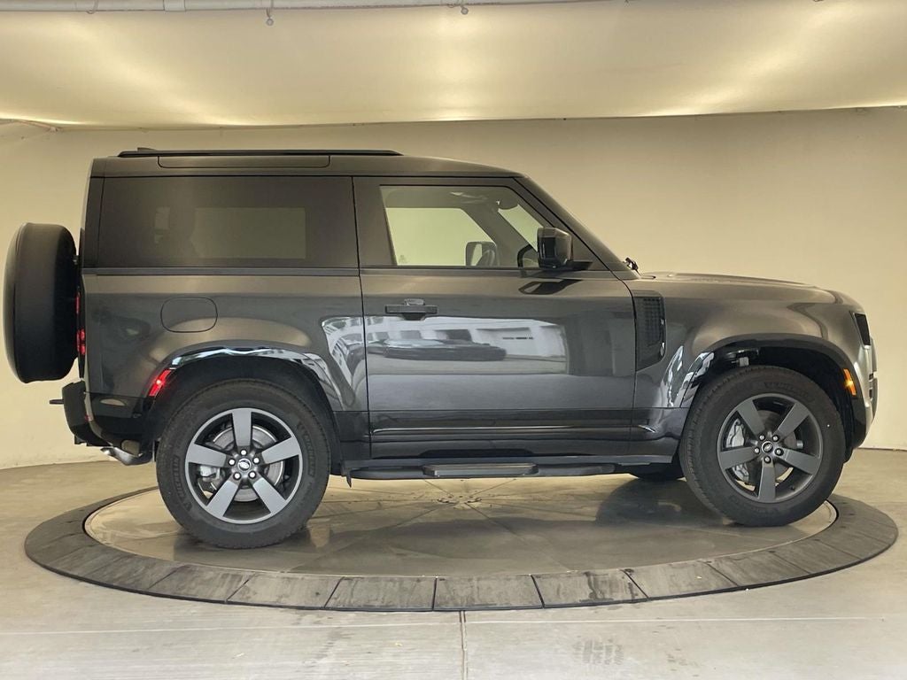 2025 Land Rover Defender 90 X-Dynamic SE