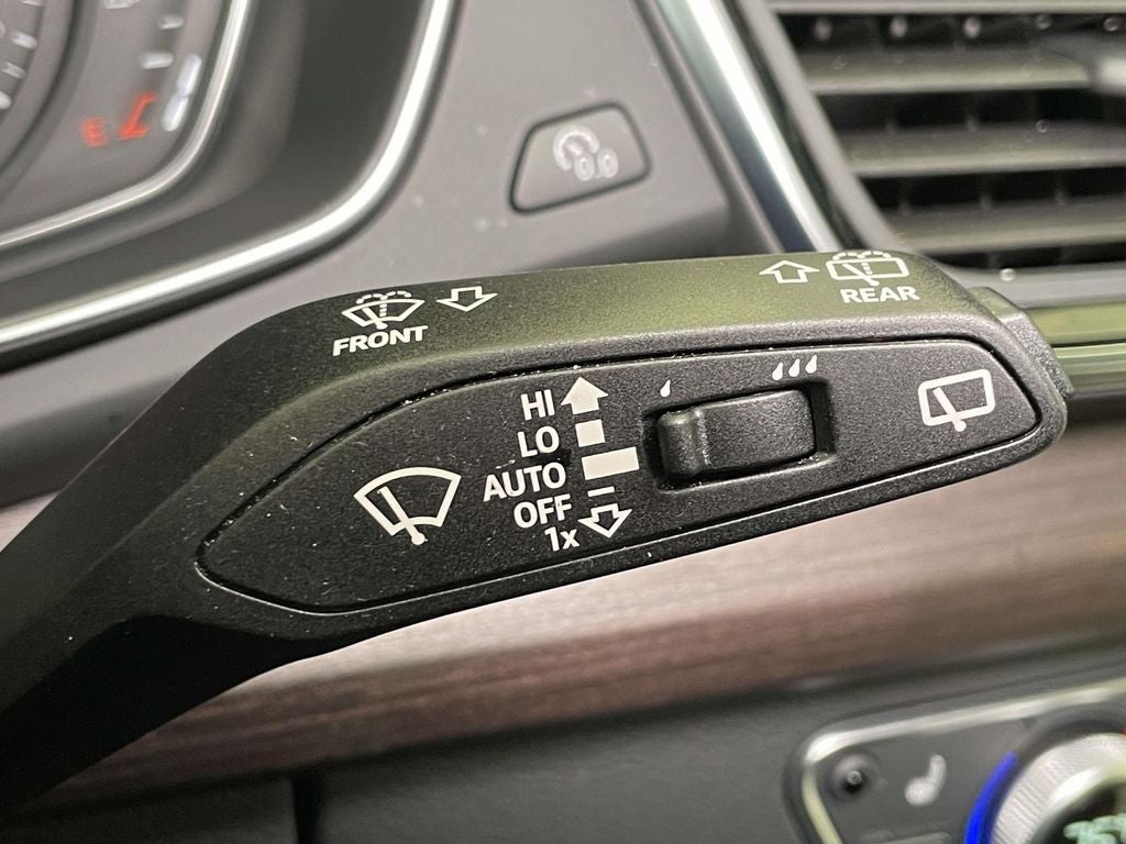 2023 Audi Q5 40 Premium quattro