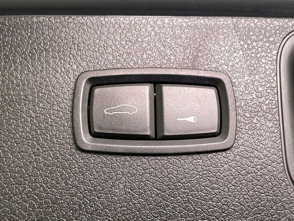 2022 Porsche Macan Base