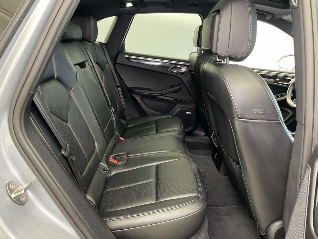 2022 Porsche Macan Base
