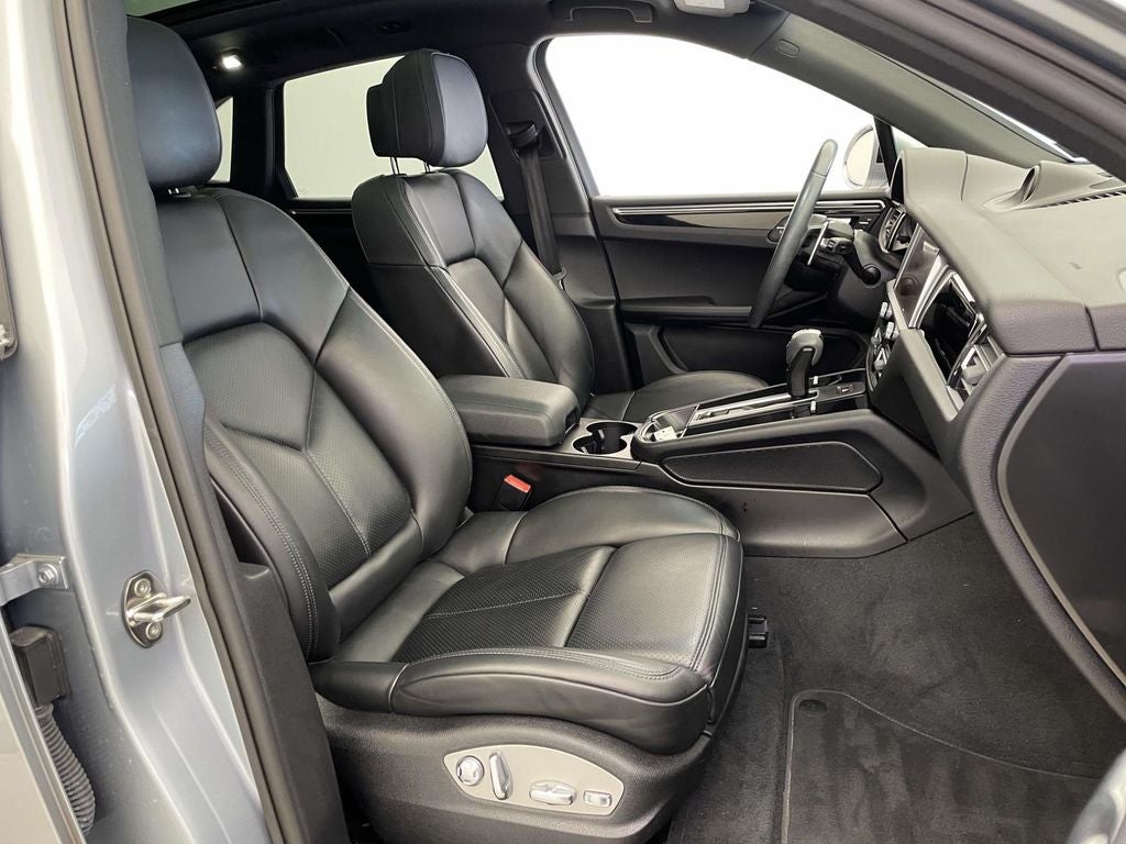 2022 Porsche Macan Base