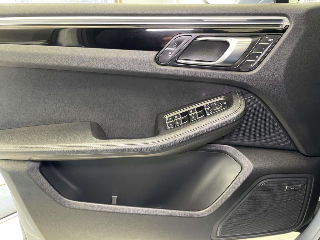 2022 Porsche Macan Base