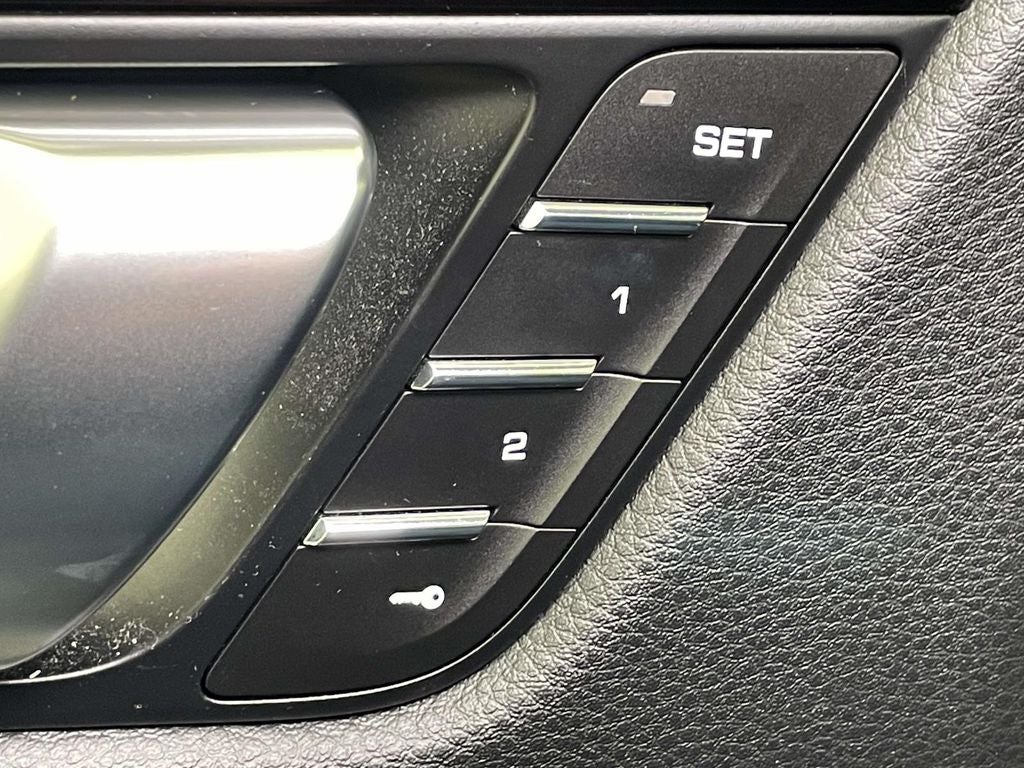 2022 Porsche Macan Base