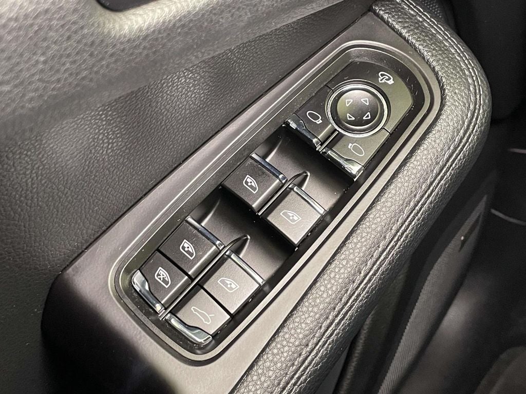 2022 Porsche Macan Base