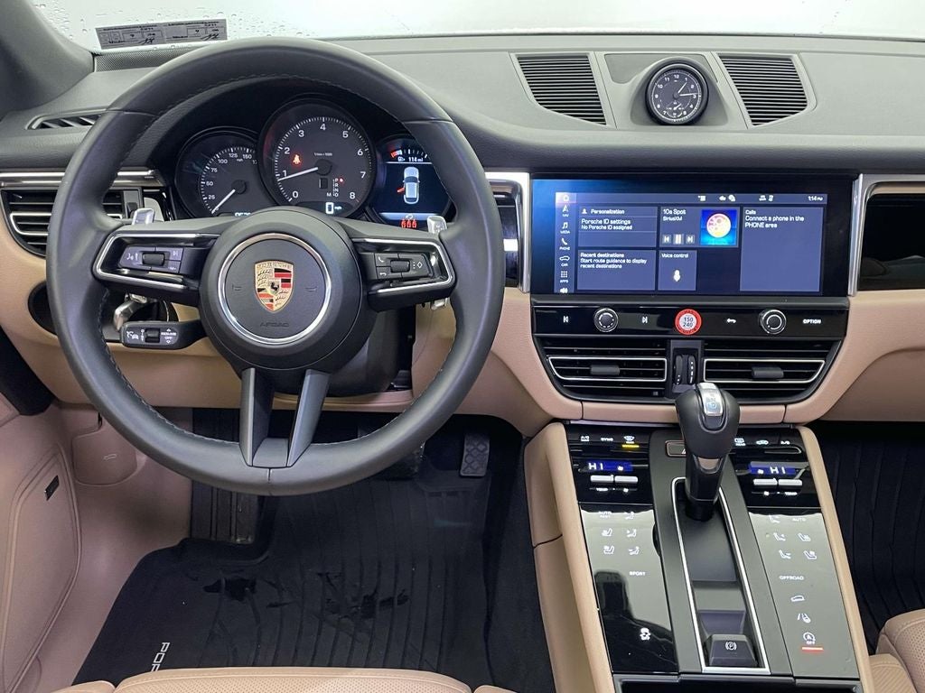 2025 Porsche Macan Base