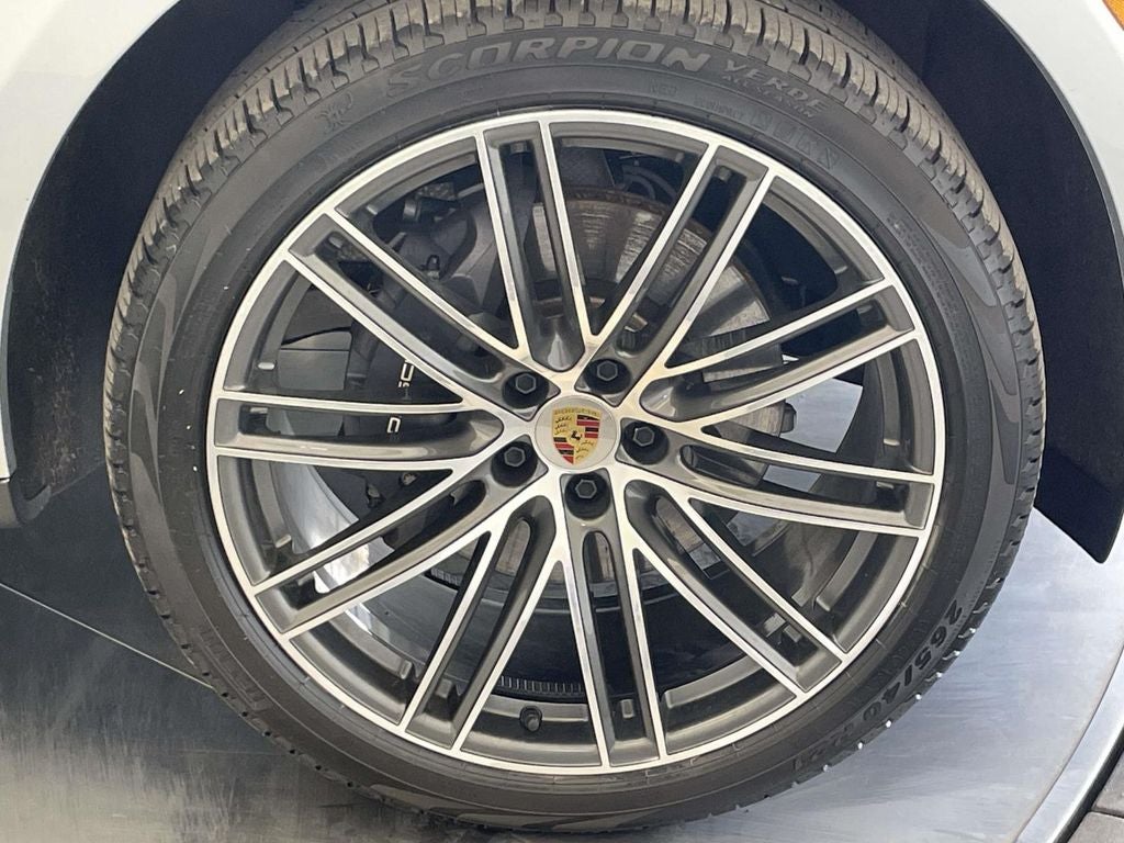 2025 Porsche Macan Base
