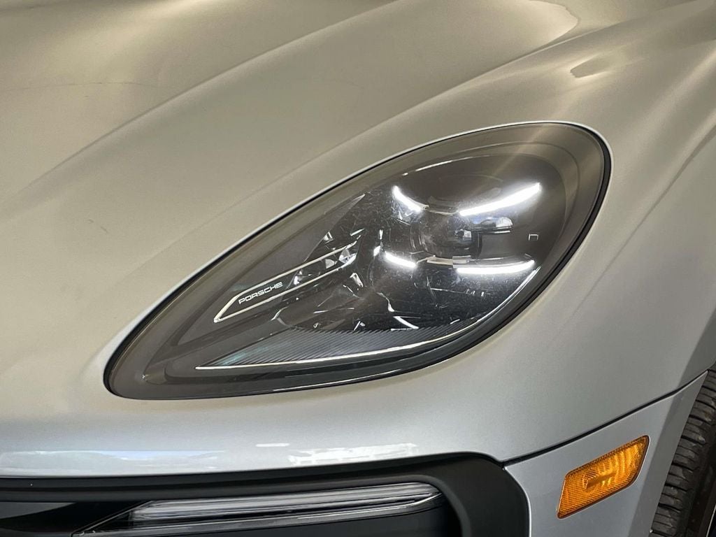 2025 Porsche Macan Base