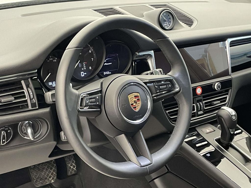 2025 Porsche Macan Base
