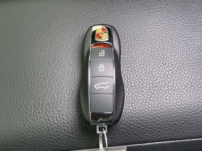 2025 Porsche Macan Base