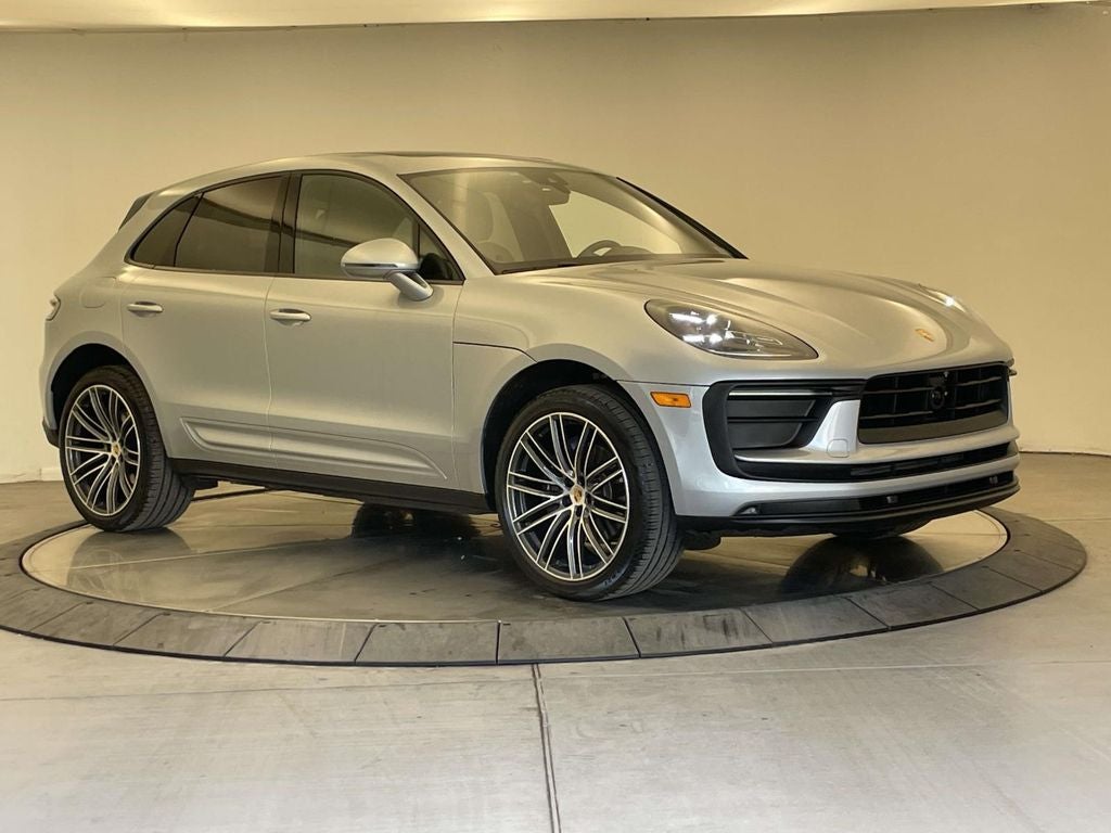 2025 Porsche Macan Base