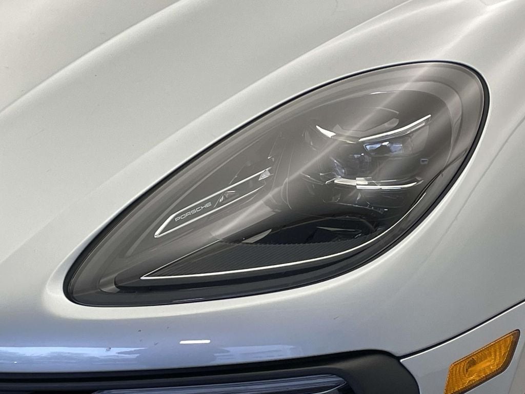 2022 Porsche Macan Base