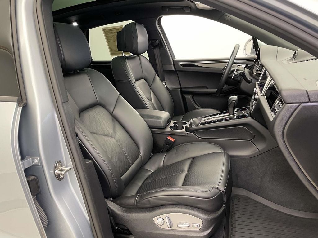 2022 Porsche Macan Base