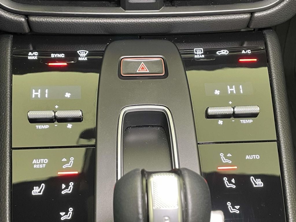 2022 Porsche Macan Base