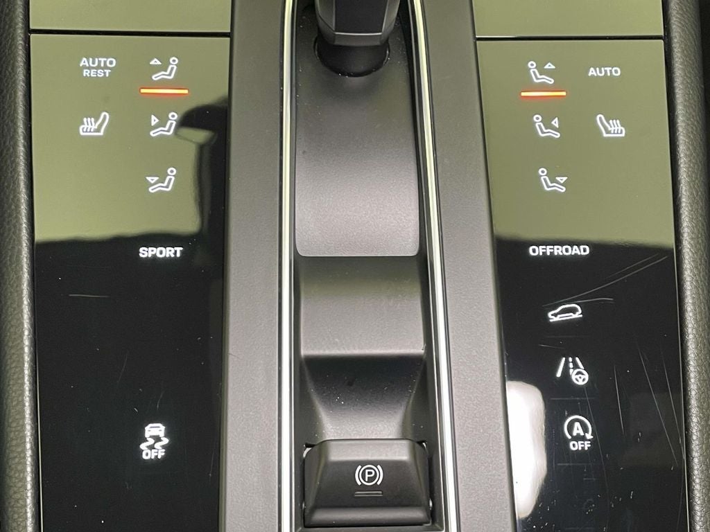 2022 Porsche Macan Base