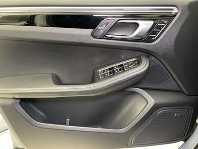 2022 Porsche Macan Base