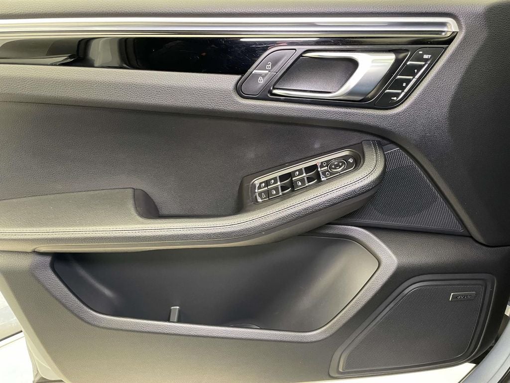 2022 Porsche Macan Base