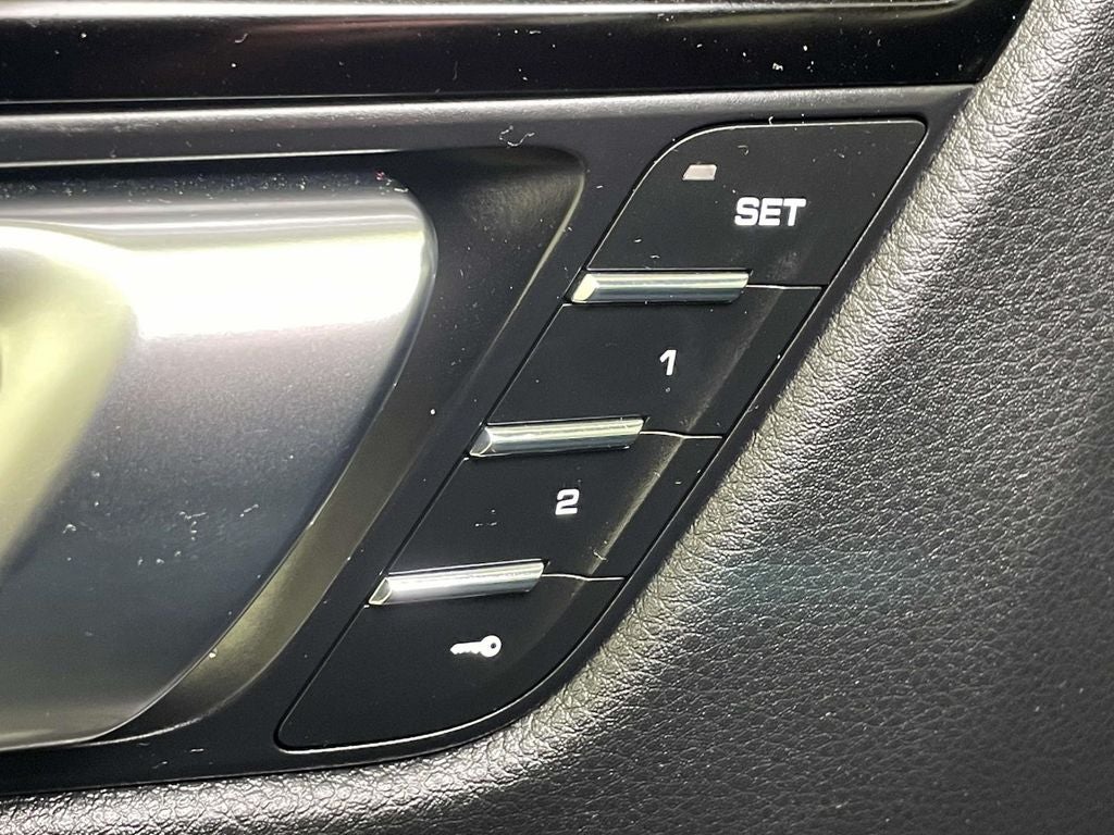 2022 Porsche Macan Base