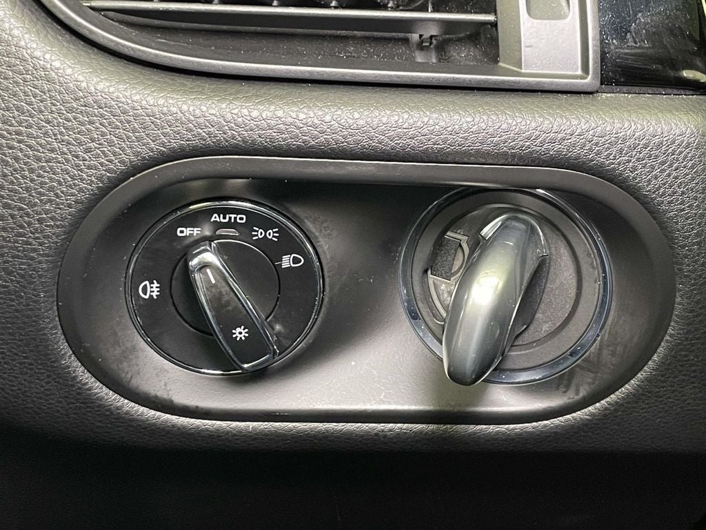 2022 Porsche Macan Base