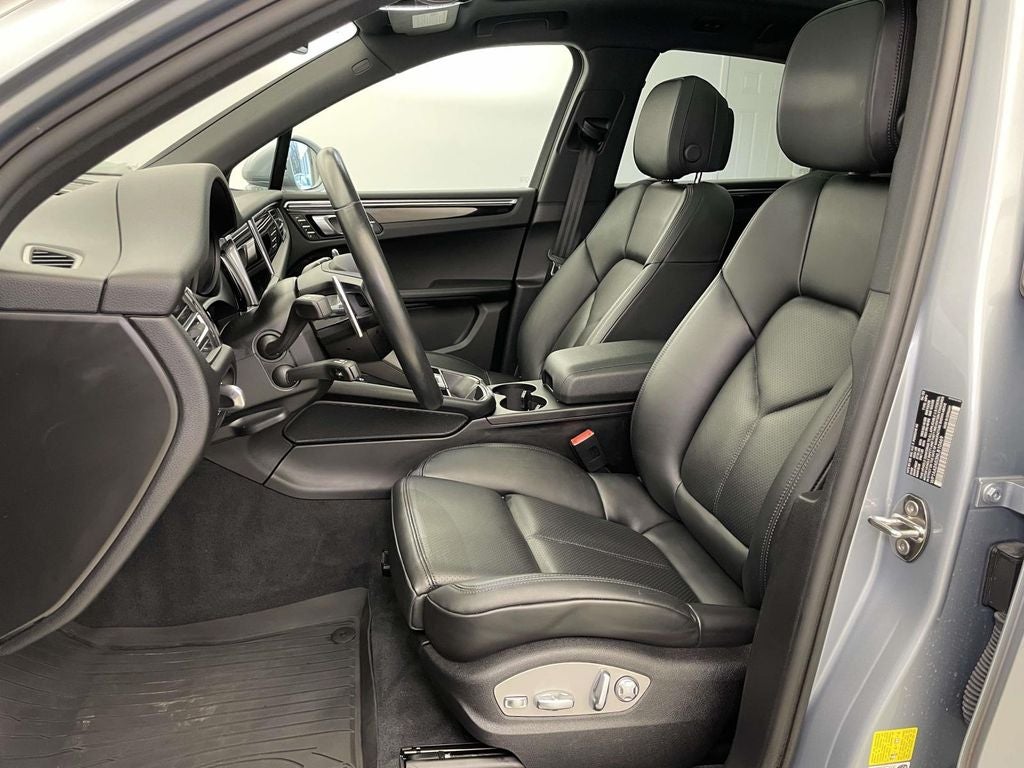 2022 Porsche Macan Base