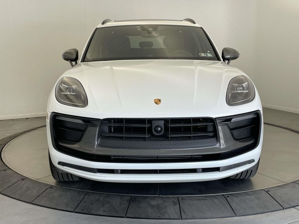 2025 Porsche Macan T